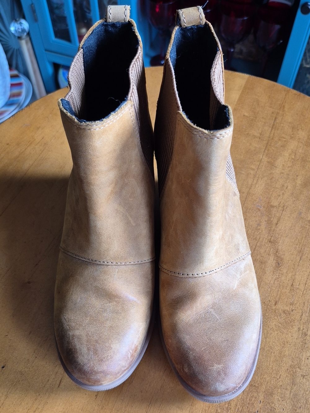 Sorel Joan Of Arctic Ankle Boots in Tan. NWOB. Size 6